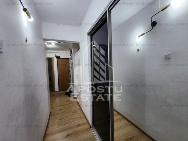 Apartament decomandat cu 3 camere, centrala proprie,  zona Lipovei