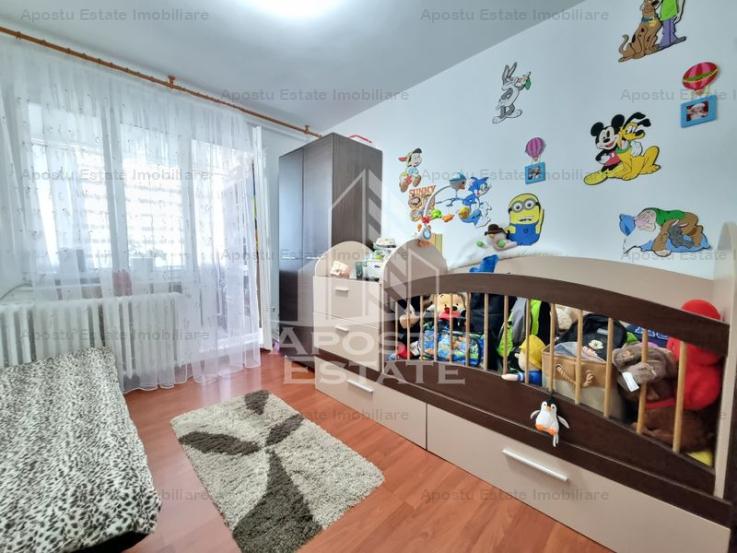 Apartament cu 3 camere, etaj intermediar, zona Circumvalatiunii