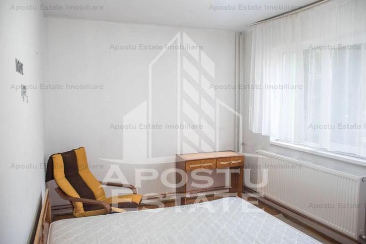 Apartament cu 3 camere, et 1, zona Calea Torontalului