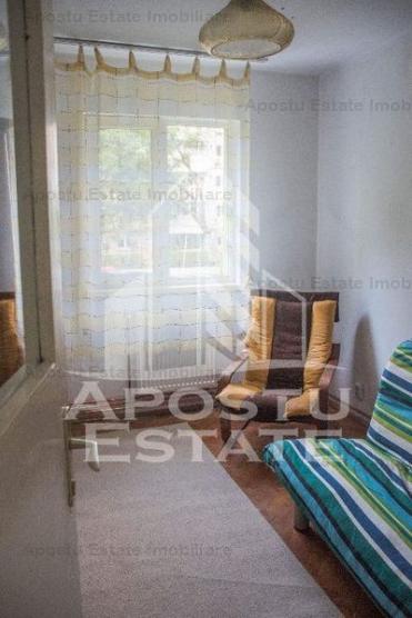 Apartament cu 3 camere, et 1, zona Calea Torontalului