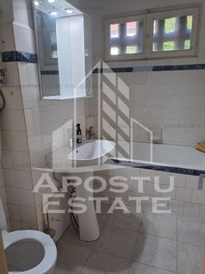 Apartament cu 3 camere, et 1, zona Calea Torontalului