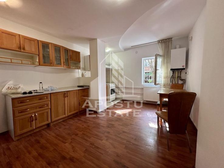 Apartament cu 2 camere, centrala proprie, parter inalt, zona Soarelui