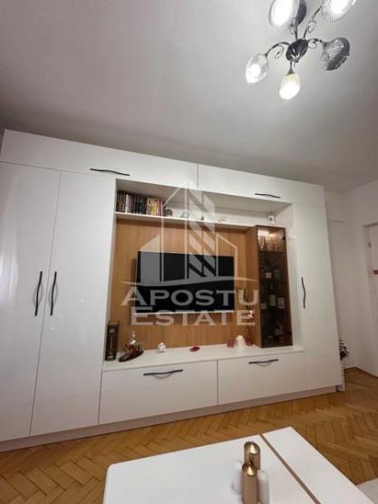 Apartament cu  2 camere, decomandat, etajul 2, zona Sagului