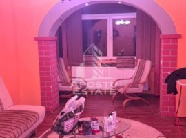 Apartament cu 3 camere, centrala proprie, zona Balcescu