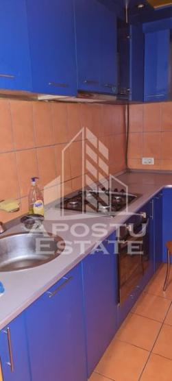 Apartament cu 3 camere, centrala proprie, zona Balcescu