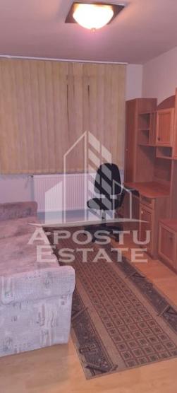 Apartament cu 3 camere, centrala proprie, zona Balcescu