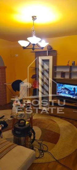 Apartament cu 3 camere, centrala proprie, zona Balcescu