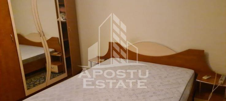 Apartament cu 3 camere, centrala proprie, zona Balcescu