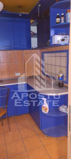 Apartament cu 3 camere, centrala proprie, zona Balcescu