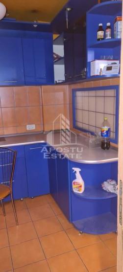 Apartament cu 3 camere, centrala proprie, zona Balcescu