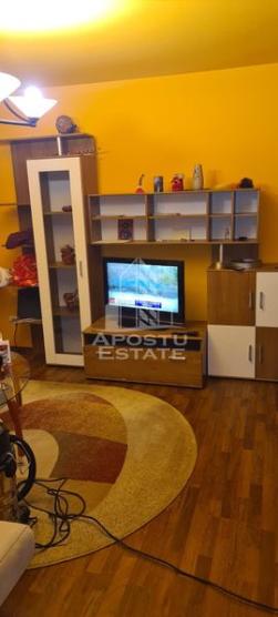 Apartament cu 3 camere, centrala proprie, zona Balcescu