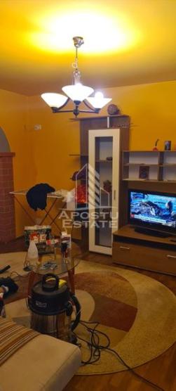 Apartament cu 3 camere, centrala proprie, zona Balcescu