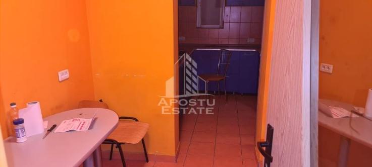 Apartament cu 3 camere, centrala proprie, zona Balcescu