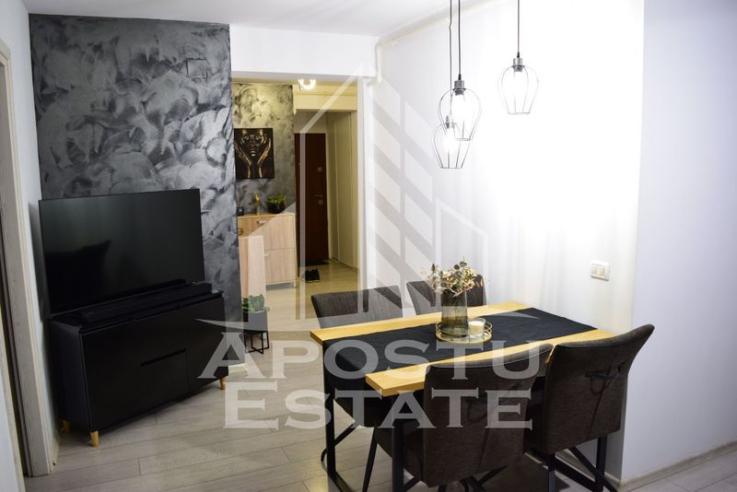 Apartament cu 2 camere, lux, 56mp + curte de 120mp, zona Aradului