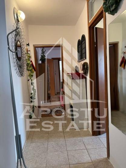 Apartament cu 3 camere, 2 balcoane, centrala proprie, zona Soarelui