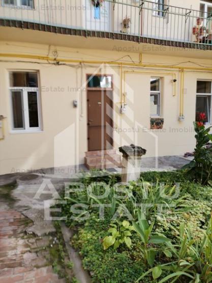 Apartament cu 3 camere, semidecomandat,situat in zona Centrala