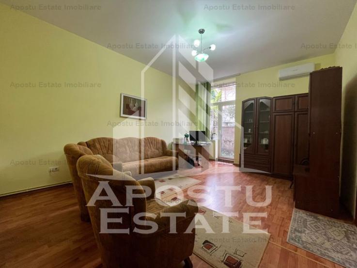 Apartament cu 3 camere, semidecomandat,situat in zona Centrala