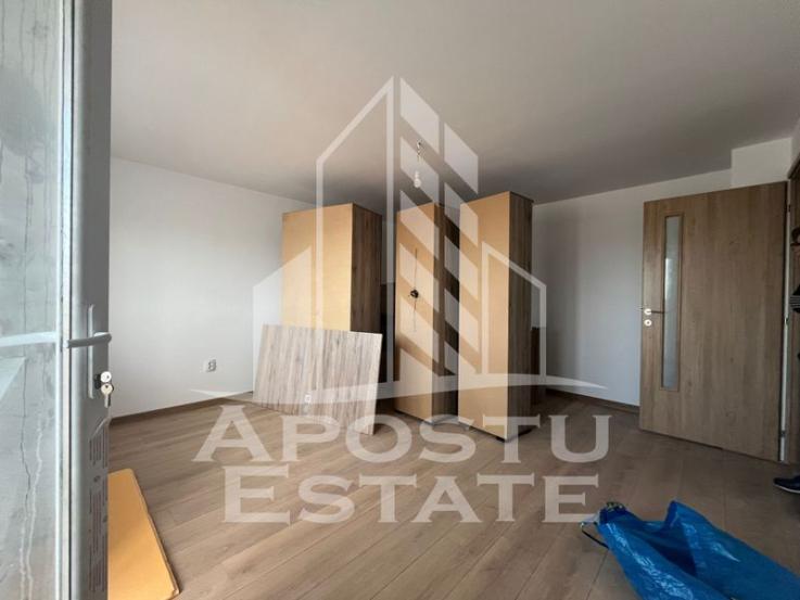 Apartament decomandat, complet renovat cu centrala proprie