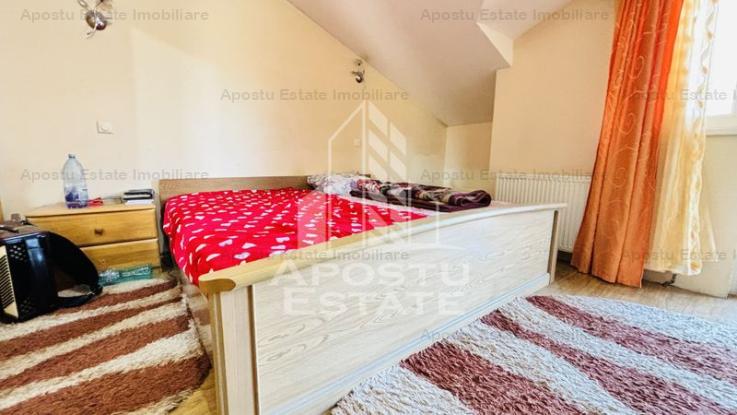 Casa cu 2 apartamente, centrala proprie, Zona Lunei