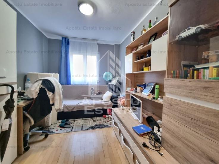 Apartament 4 camere,  decomandat, centrala proprie, zona Dacia