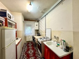 Apartament cu 3 camere, decomandat, centrala termica, Lipovei