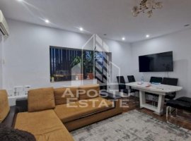 Apartament cu 3 camere, 2 bai, centrala proprie,  zona Lipovei