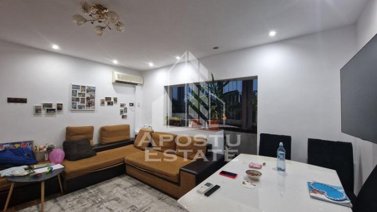 Apartament cu 3 camere, 2 bai, centrala proprie,  zona Lipovei