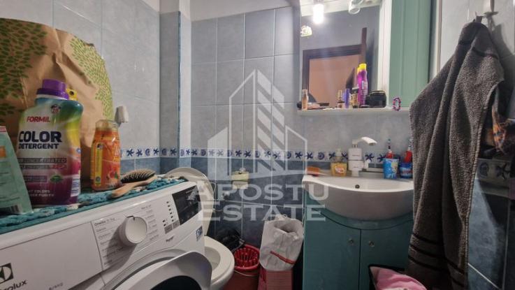 Apartament cu 3 camere, 2 bai, centrala proprie,  zona Lipovei