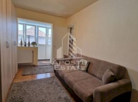 Apartament cu 3 camere, centrala proprie, zona Dacia