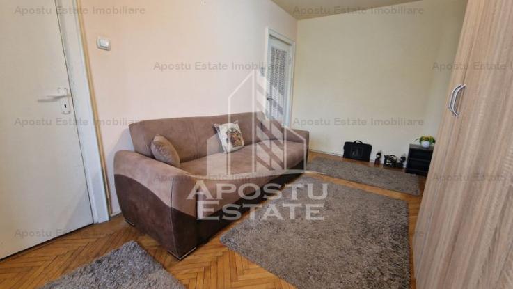 Apartament cu 3 camere, centrala proprie, zona Dacia