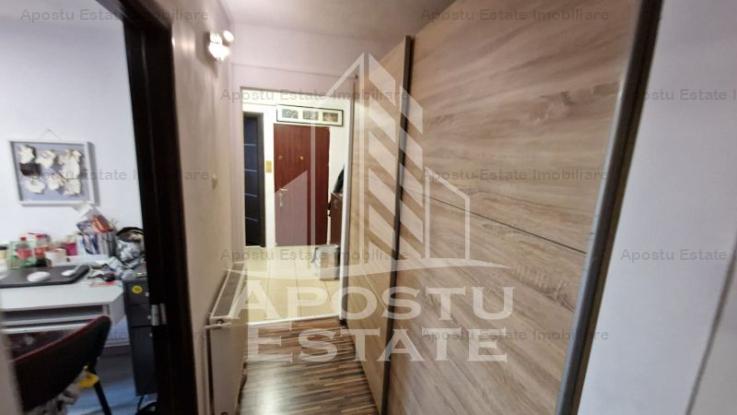 Apartament 3 camere, decomandat, centrala proprie, Zona Girocului