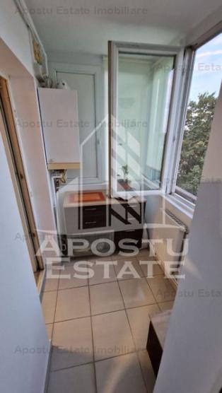 Apartament 3 camere, decomandat, centrala proprie, Zona Girocului