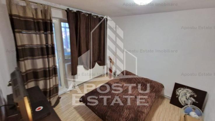 Apartament 3 camere, decomandat, centrala proprie, Zona Girocului