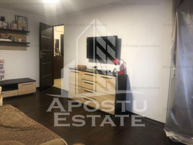 Apartament 3 camere, decomandat, centrala proprie, Zona Girocului