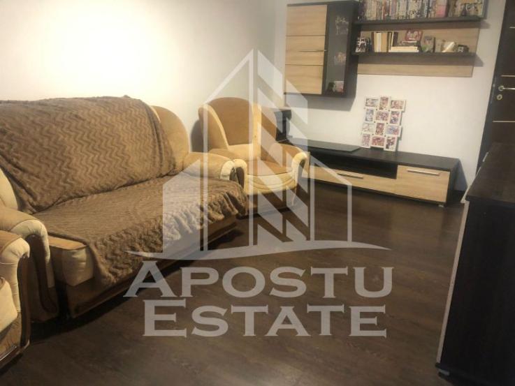 Apartament 3 camere, decomandat, centrala proprie, Zona Girocului