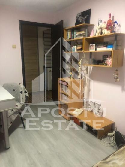 Apartament 3 camere, decomandat, centrala proprie, Zona Girocului