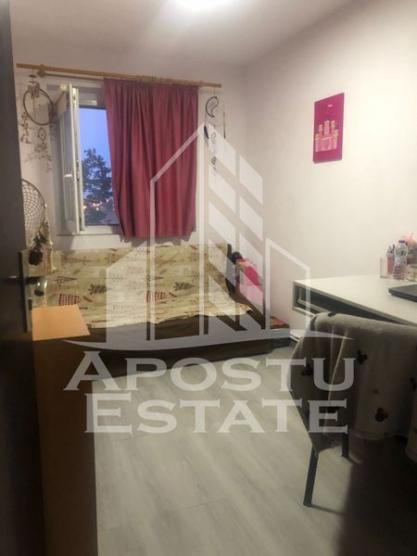 Apartament 3 camere, decomandat, centrala proprie, Zona Girocului