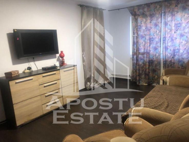 Apartament 3 camere, decomandat, centrala proprie, Zona Girocului