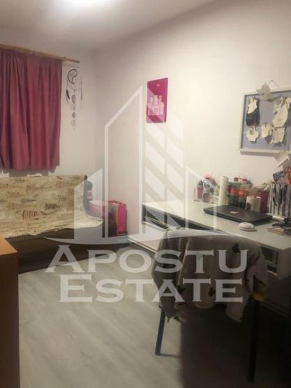 Apartament 3 camere, decomandat, centrala proprie, Zona Girocului