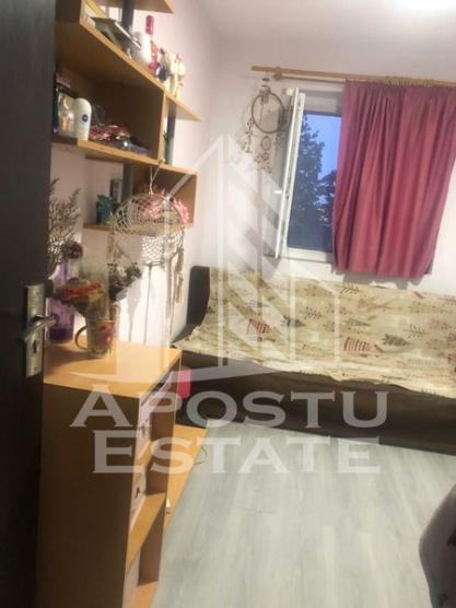 Apartament 3 camere, decomandat, centrala proprie, Zona Girocului