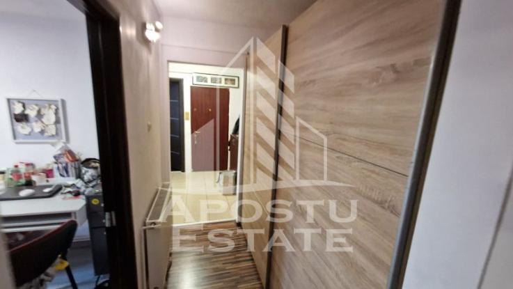 Apartament 3 camere, decomandat, centrala proprie, Zona Girocului