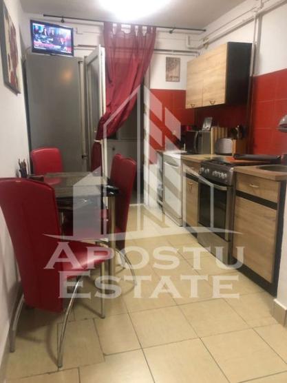 Apartament 3 camere, decomandat, centrala proprie, Zona Girocului