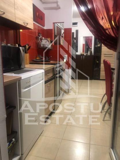 Apartament 3 camere, decomandat, centrala proprie, Zona Girocului