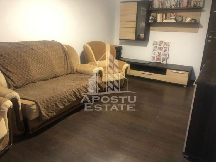 Apartament 3 camere, decomandat, centrala proprie, Zona Girocului