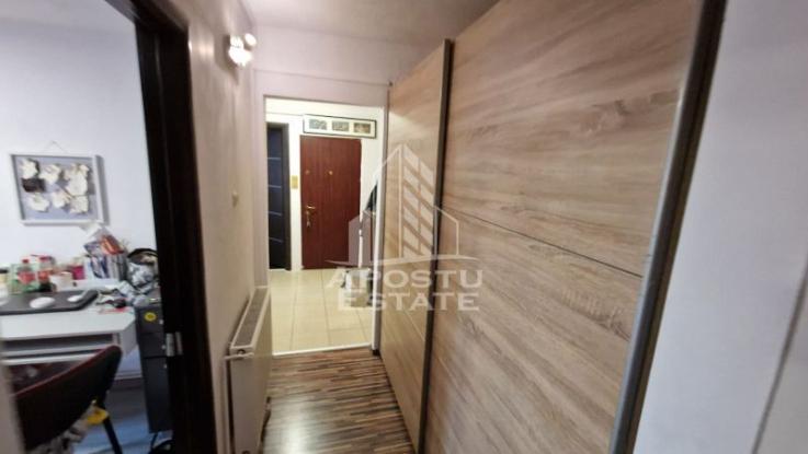 Apartament 3 camere, decomandat, centrala proprie, Zona Girocului