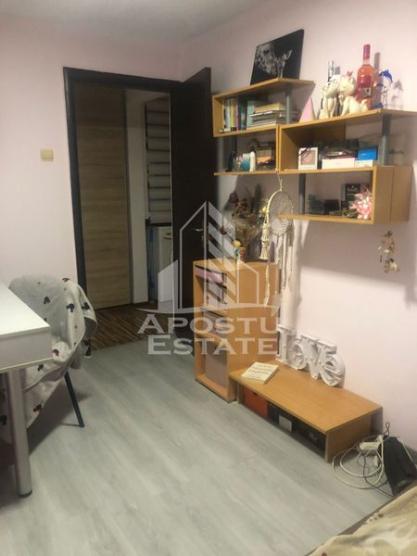 Apartament 3 camere, decomandat, centrala proprie, Zona Girocului