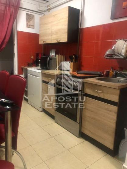 Apartament 3 camere, decomandat, centrala proprie, Zona Girocului