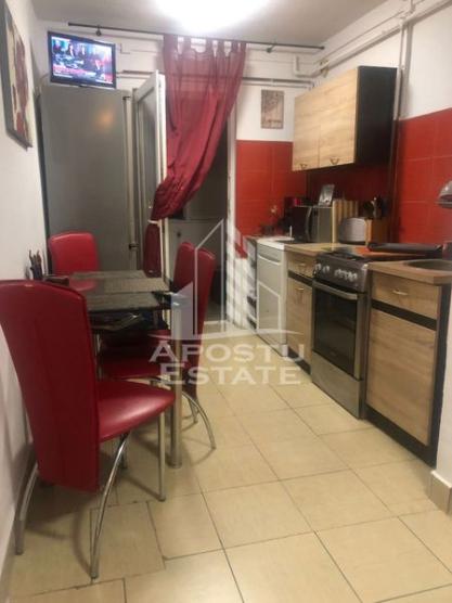 Apartament 3 camere, decomandat, centrala proprie, Zona Girocului