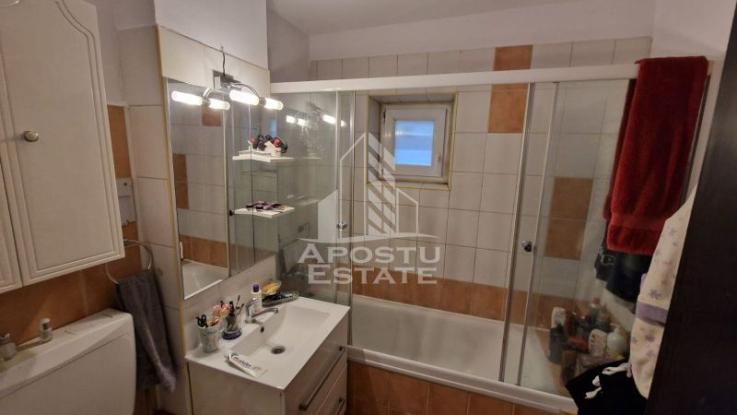 Apartament 3 camere, decomandat, centrala proprie, Zona Girocului