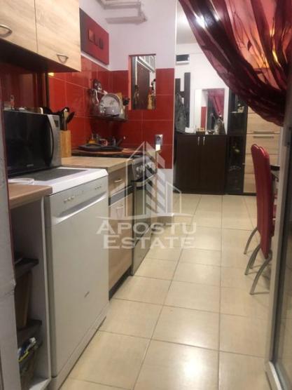 Apartament 3 camere, decomandat, centrala proprie, Zona Girocului